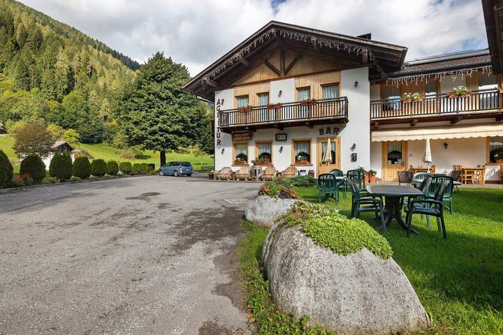 Habitación 'Camera Doppia N 3' con vistas a la montaña, jardín compartido y Wi-Fi in Caderzone, Adamello-Presanella