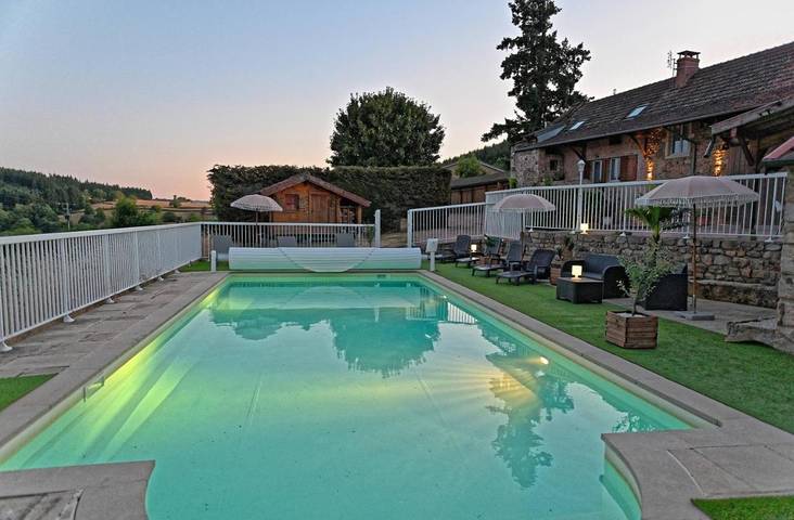 Location de vacances pour 8 personnes, avec piscine et jardin ainsi que vue et sauna dans Bergesserin