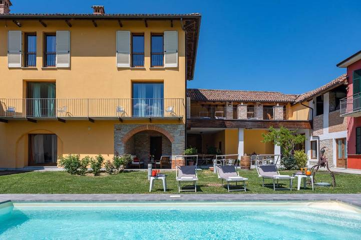 Appartamento per 4 persone, con Giardino e Piscina nonché Panorama a Canelli (Comune)