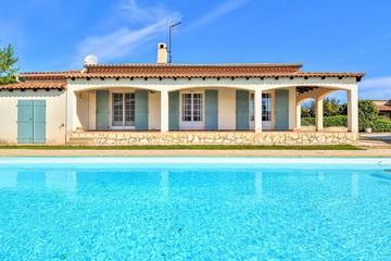 Location de vacances pour 9 personnes à Bellegarde