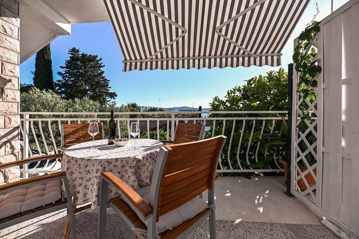 Ferienwohnung für 4 Personen, mit Balkon/Terrasse, mit Haustier in Biograd na Moru - 2