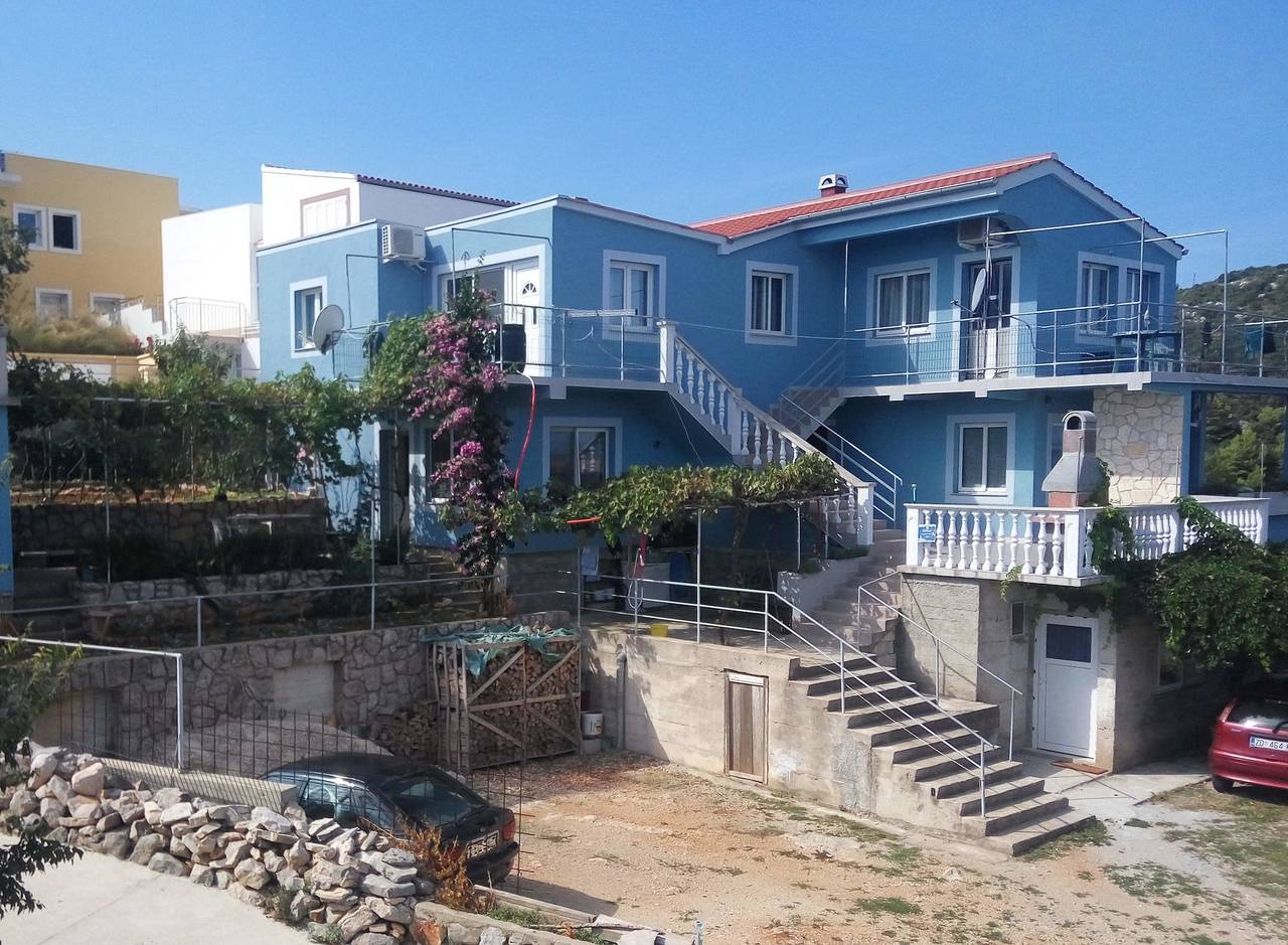 Ganze Wohnung, 2-Zimmer-Ferienwohnung mit Terrasse und Meerblick Sali (Dugi otok) A-8181-a in Sali, Dugi Otok