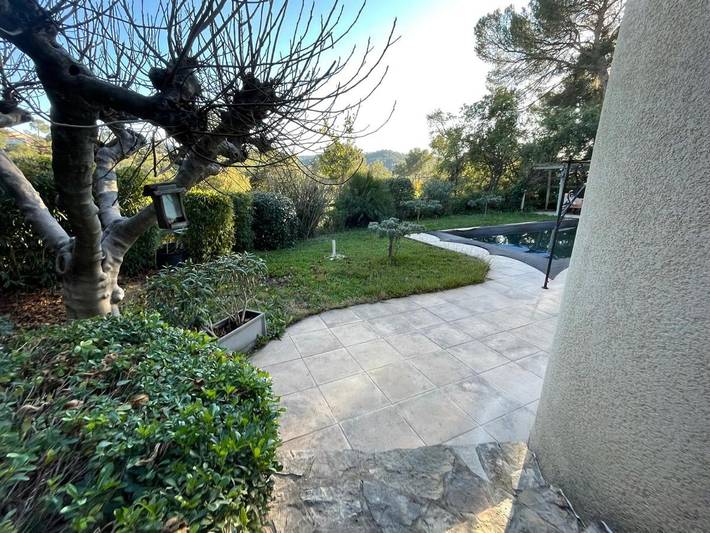 Gîte pour 3 personnes, avec piscine ainsi que terrasse et jardin à Pierrefeu-du-Var - 4