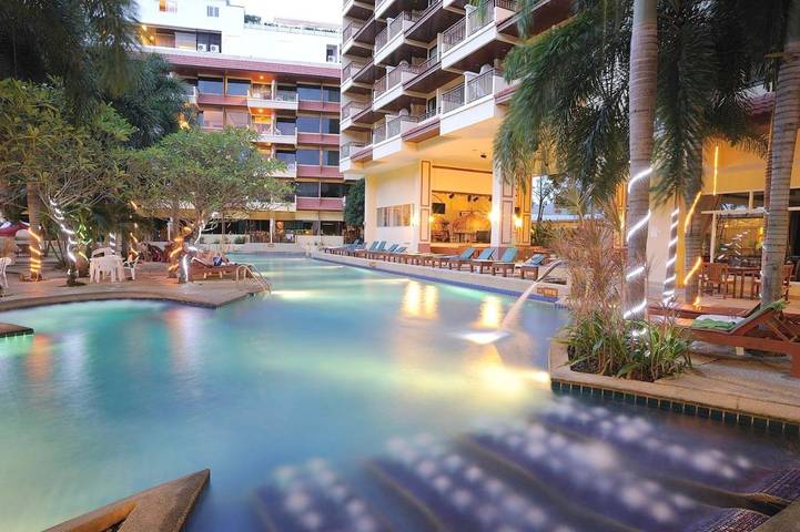 Hôtel pour 4 personnes, avec jardin et piscine ainsi que vue et sauna