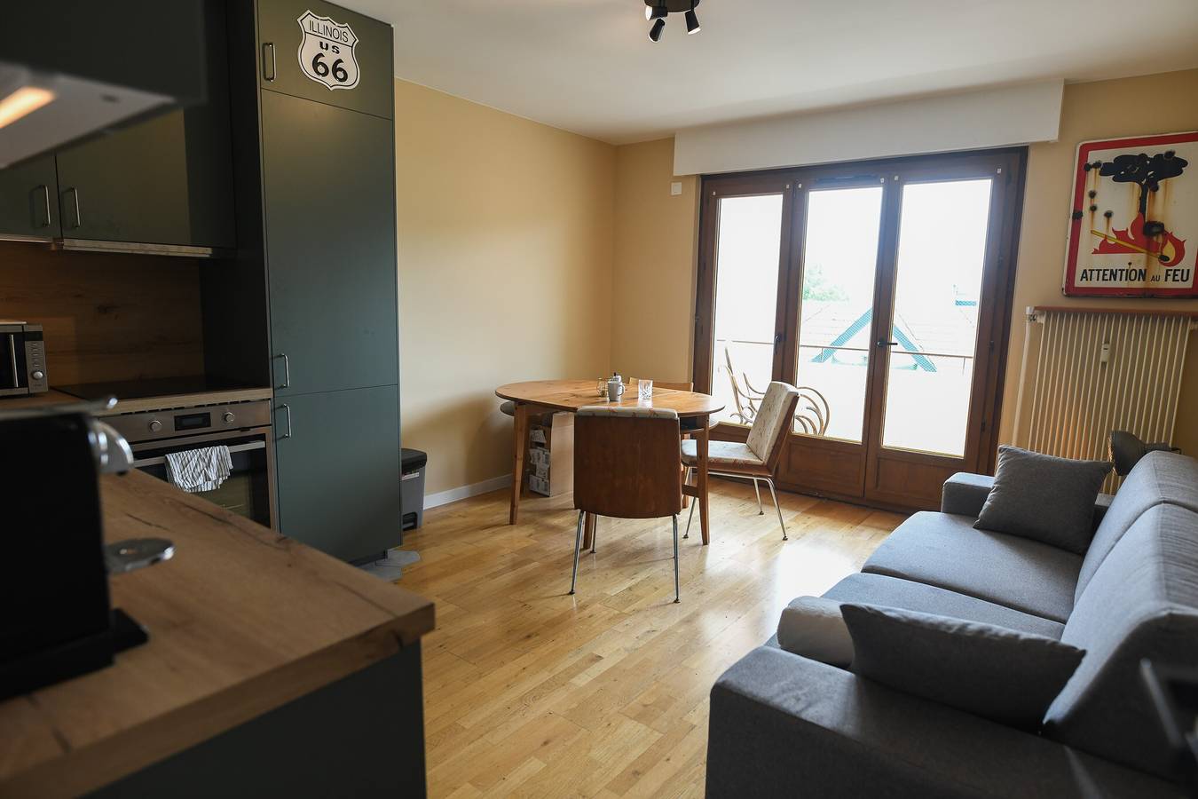 Appartamento intero, Appartamento 'Urban Gallery Grand' con vista sulle montagne, balcone e Wi-Fi in Ambilly, Saint-Julien-en-Genevois e dintorni