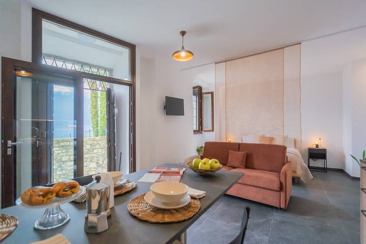 Ferienwohnung für 2 Personen, mit Seeblick und Ausblick, mit Haustier in der Lombardei