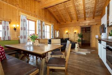 Hütte für 8 Personen, mit Pool und Garten sowie Sauna, kinderfreundlich in Maria Alm