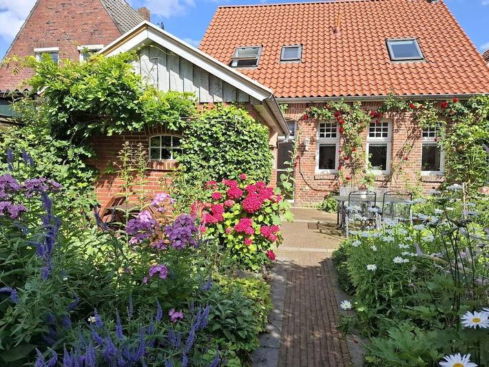 Ferienhaus für 6 Personen, mit Terrasse und Garten in Jemgum