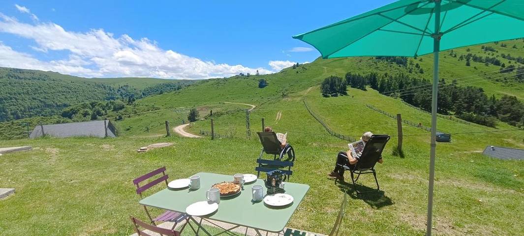 Gîte pour 4 personnes, avec vue et jardin à Camurac