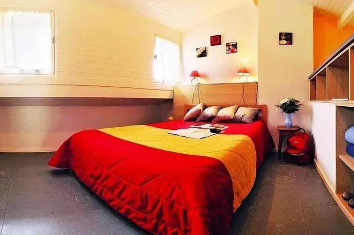 Location de vacances pour 8 personnes, avec balcon/terrasse ainsi que piscine et terrasse à Saint-Julien-Chapteuil - 3