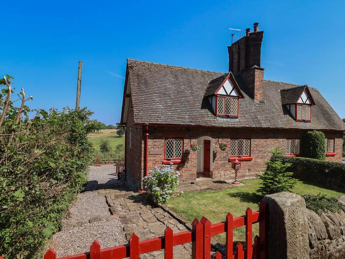 Cottage for 4 people, with Garden in Cheshire