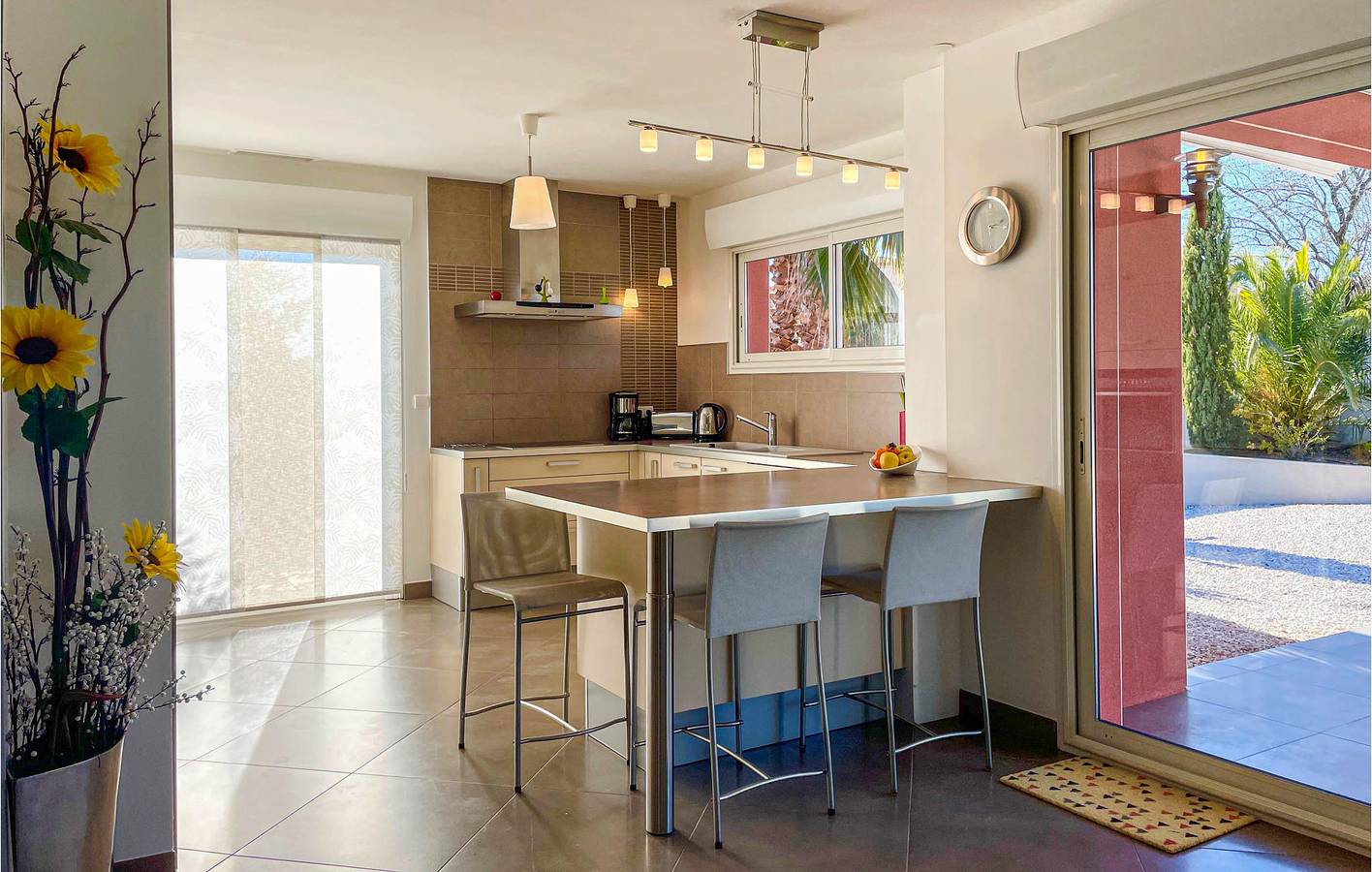 Creissan Garden Apt avec piscine et parking in Creissan, Région de Béziers