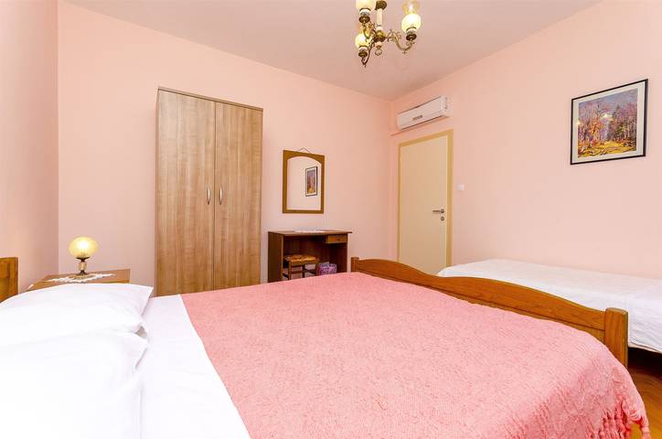 Ferienwohnung für 8 Personen, mit Balkon auf Ciovo - 2