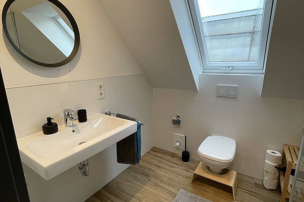 Ganze Wohnung, Hochwertige und gemütliche Ferienwohnung im Ortszentrum Bad Zwischenahn in Zwischenahner Meer, Bad Zwischenahn