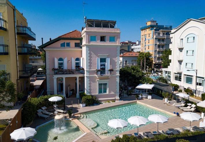 Vakantiewoning voor 4 personen, with Terras and Tuin as well as Zwembad and Uitzicht in Cattolica