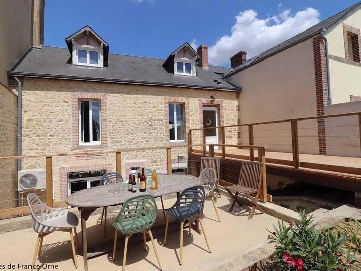 Location de vacances pour 7 personnes, avec Terrasse et Jardin à Le Mêle-sur-Sarthe