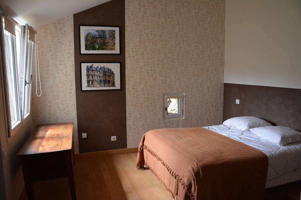 Le charme d'une dépendance au coeur d'un jardin à proximité du centre historique in Le Mans, Sarthe