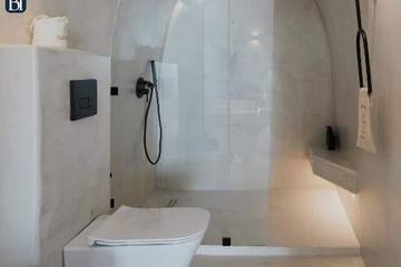 Holiday Apartment for 4 People in Firostefani, Thera, Photo 3