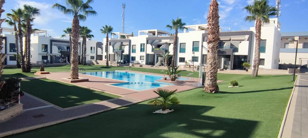 Apartment for 5 people, with garden and balcony as well as children pool in La Zenia