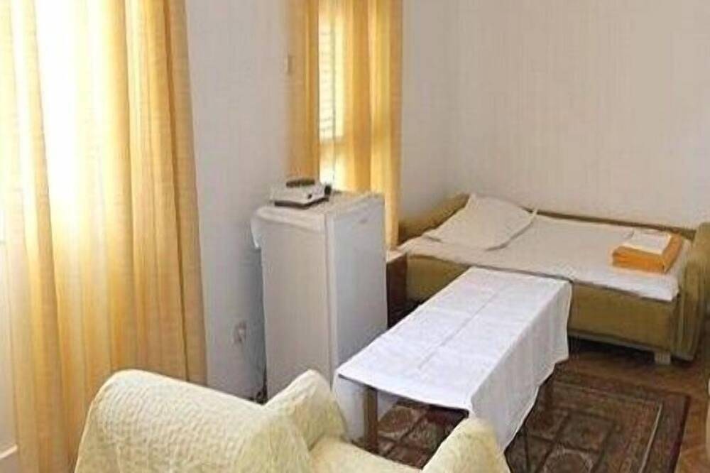 Hel lejlighed, Apartments and rooms Zdravka, (11030), Baška Voda, Croatia in Baska Voda, Makarska Riviera