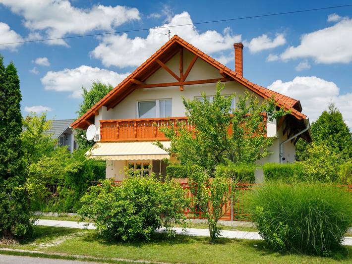 Ferienwohnung für 5 Personen, mit Balkon und Terrasse sowie Garten in Balatonmariafürdö