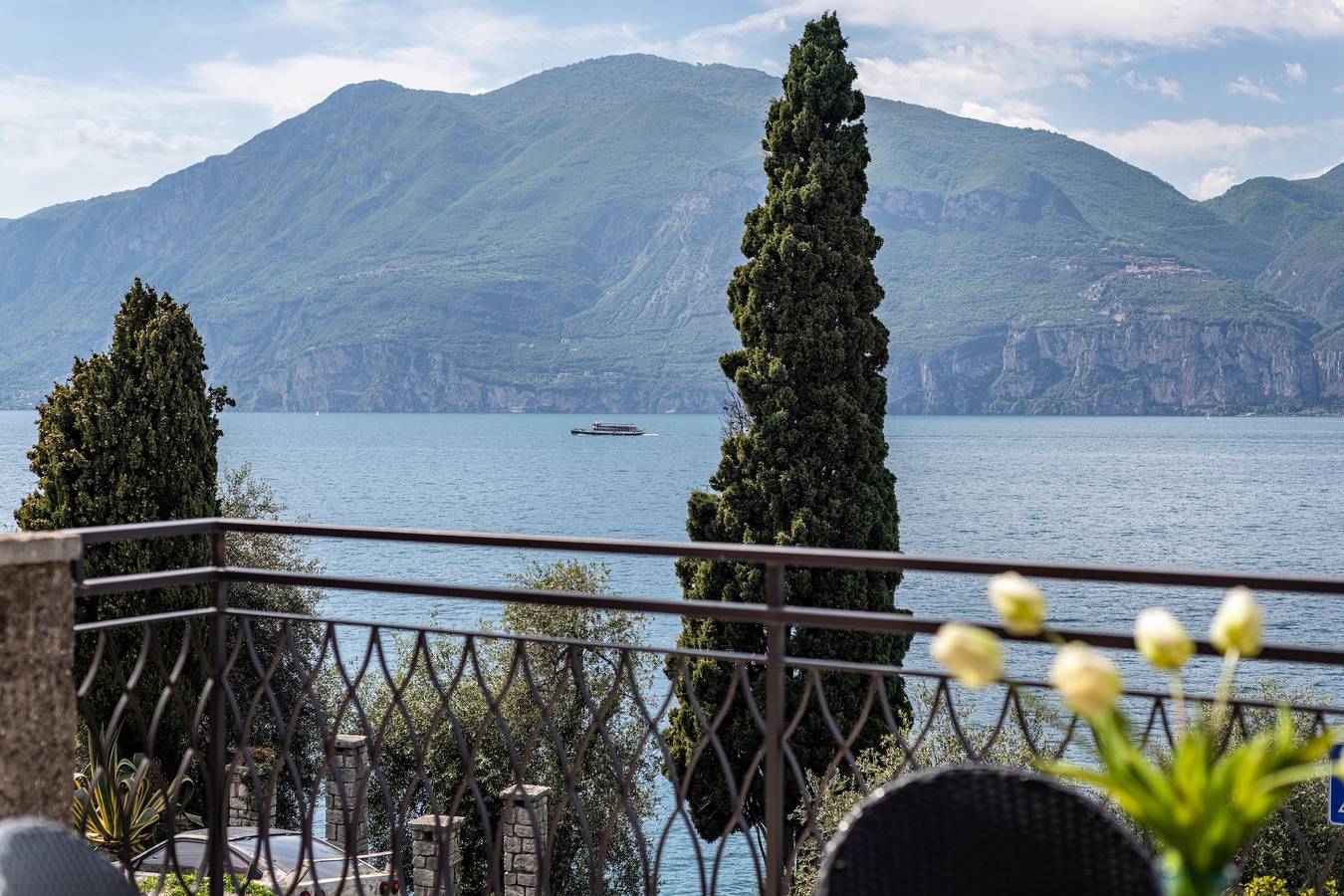 Appartement entier, Appartement 'Cà Granda Brenzone' avec vue sur lac, Wi-Fi et climatisation in Brenzone, Montagnes autour du lac de Garde