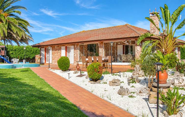 Gemütliche Wohnung mit Pool und Garten, in der Nähe von Rebolleres Strand in Playa Cristal (Gozón), Gozón