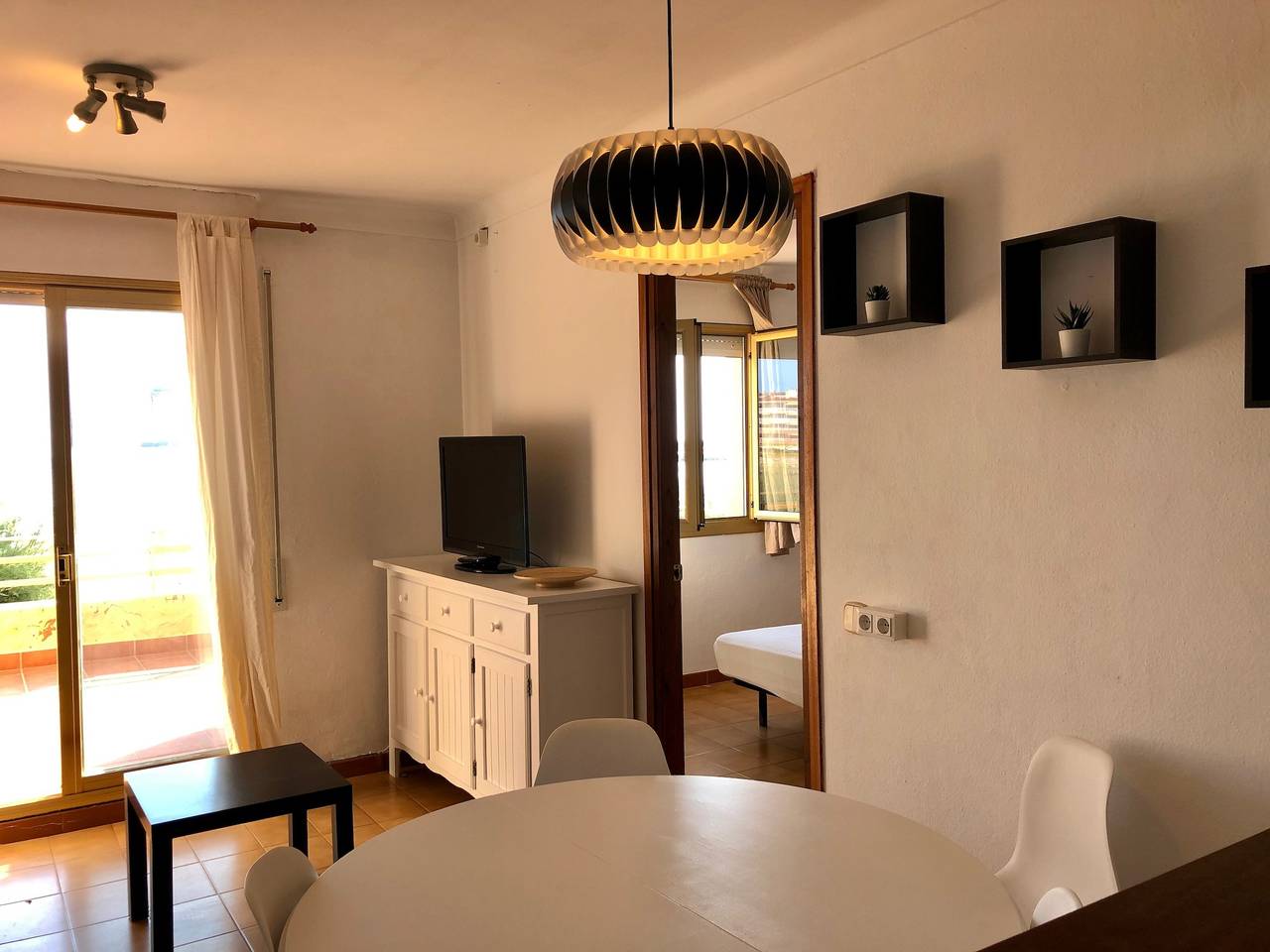 Entire apartment, Seafront Apartment with Terrace in l'Escala, Upper Empordà