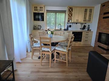 Location de vacances pour 5 personnes, avec jacuzzi ainsi que sauna et balcon dans Kolka