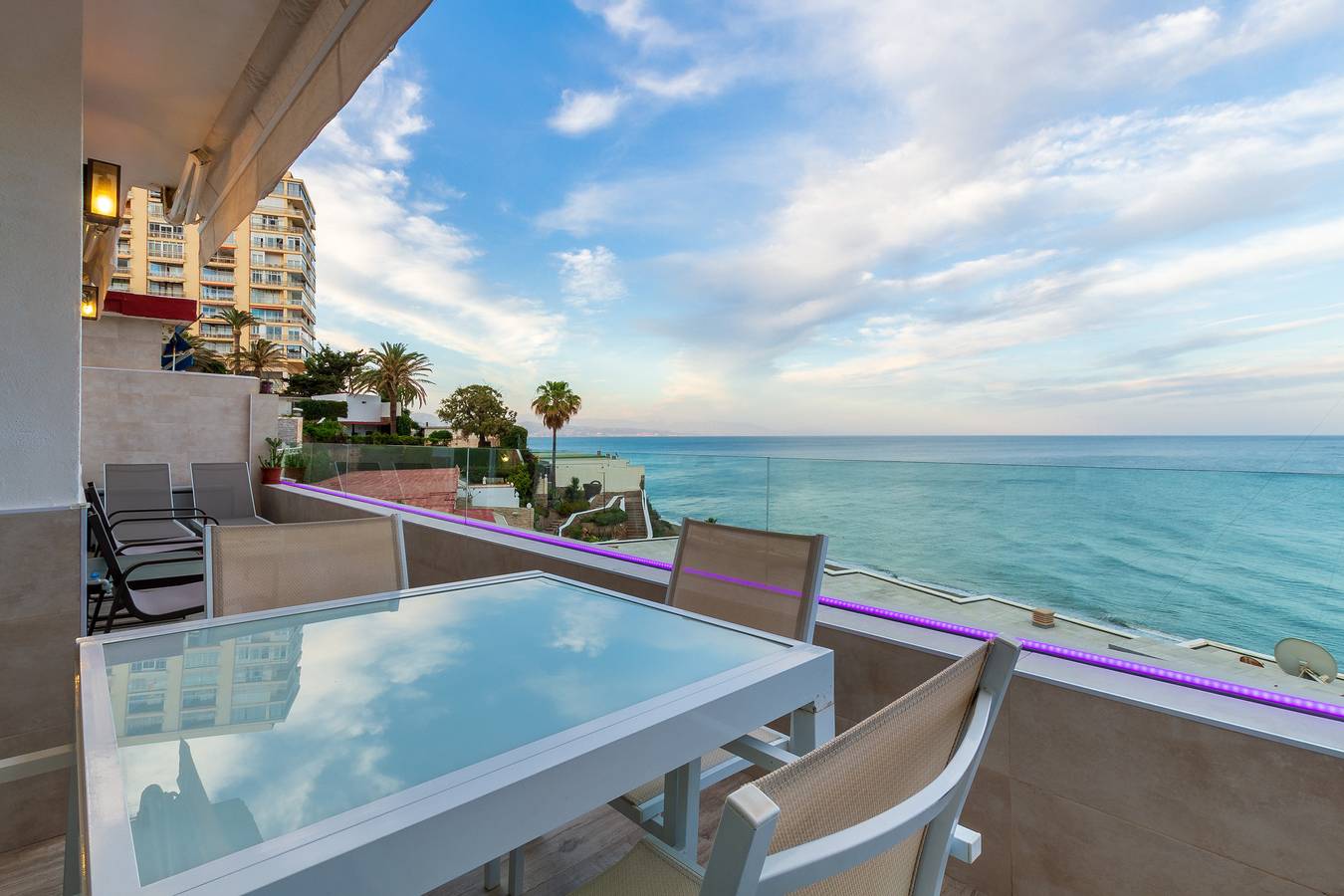 Apartamento entero, Casa Bungalow - Vistas al mar in Playa El Bajondillo, Torremolinos