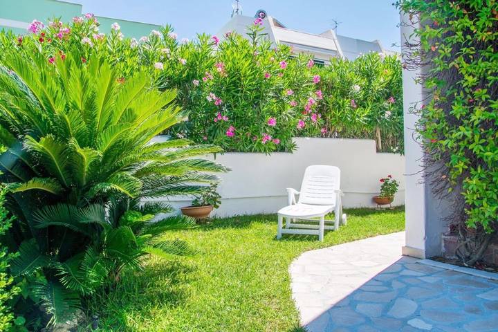 Villa per 4 persone, con Balcone e Terrazza nonché Giardino e Panorama a Baia Verde