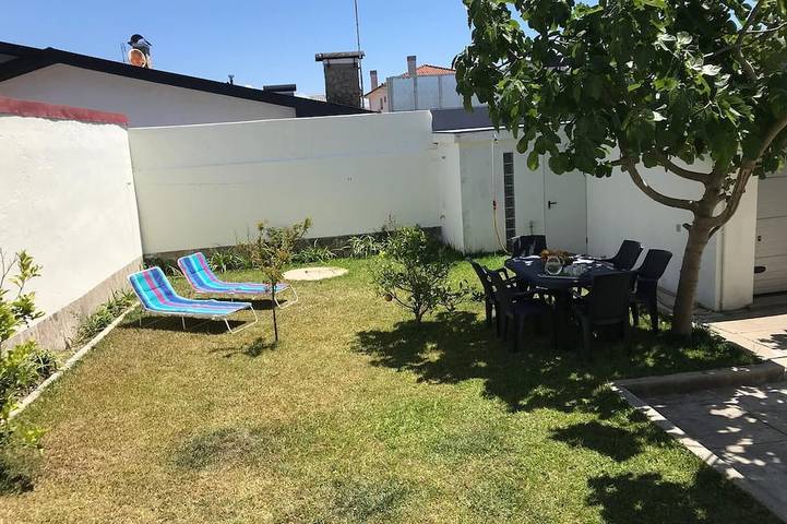 Location de vacances pour 6 personnes, avec jardin dans Árvore