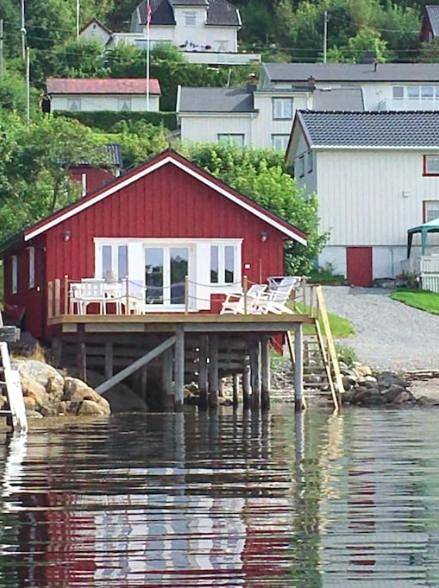 Two-Bedroom House in Rissa