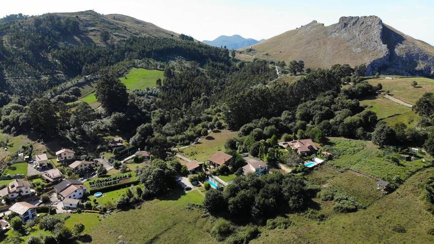 Casa rural con piscina para 17 personas, con jardín además de piscina y vistas en Cantabria - 4