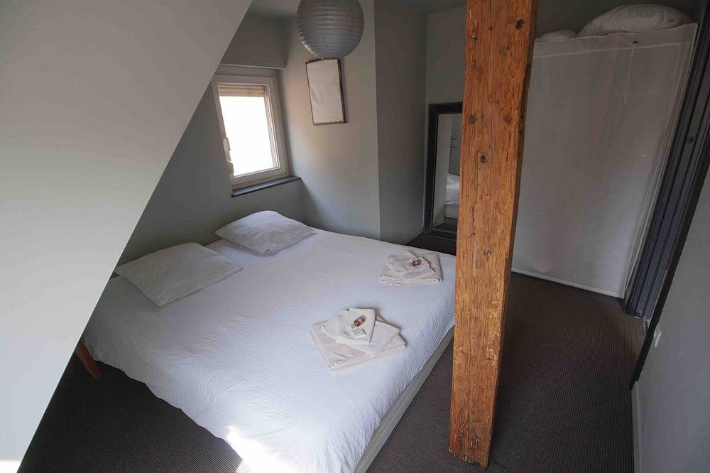 Apartamento entero, Loft-Firma-Baño privado con ducha-Vista al patio in Colmar, Región de Colmar
