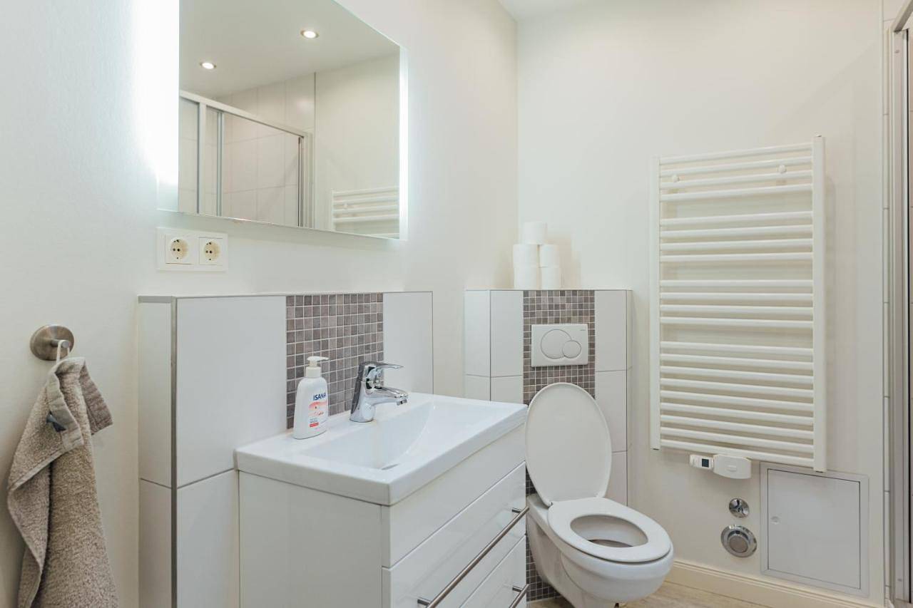 Double or Twin Room with Shared Bathroom in Hamburg Wandsbek, Hamburg