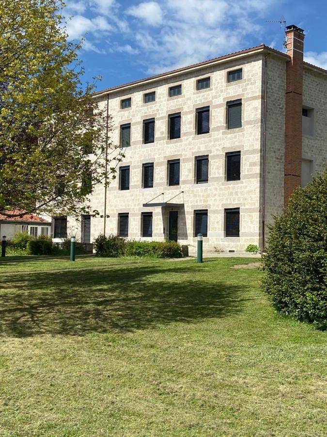 Appart’hôtel pour 4 personnes, avec Terrasse ainsi que Jardin et Vue