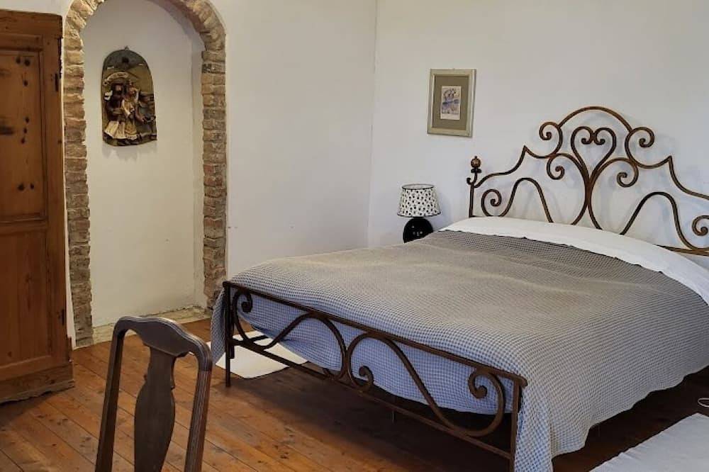 Entire apartment, Cosy apartment in tuscan landhouse in Scandicci, Florence Province