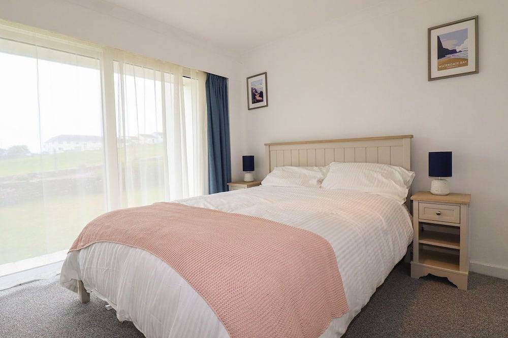 7 Europa Court, pet friendly, country holiday cottage in Mawgan Porth in Mawgan Porth, Cornwall