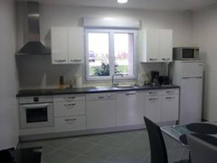 Location de vacances pour 8 personnes, avec terrasse ainsi que jardin et piscine à Averdon - 2