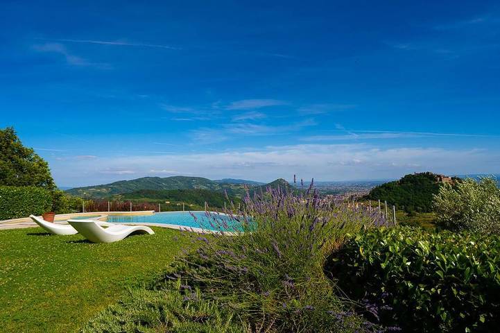 Villa per 10 persone, con idromassaggio e giardino, con animali domestici in Montecatini Terme
