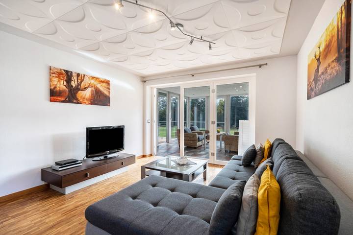 Ganze Wohnung, Ferienwohnung 'Naturzeit' mit Wintergarten, Balkon und großem Gemeinschaftsgarten in Königsfeld im Schwarzwald, Mittlerer Schwarzwald