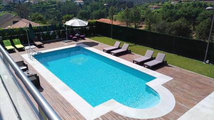 Gîte pour 8 personnes, avec piscine et jardin ainsi que vue et bassin pour enfant dans Aboim