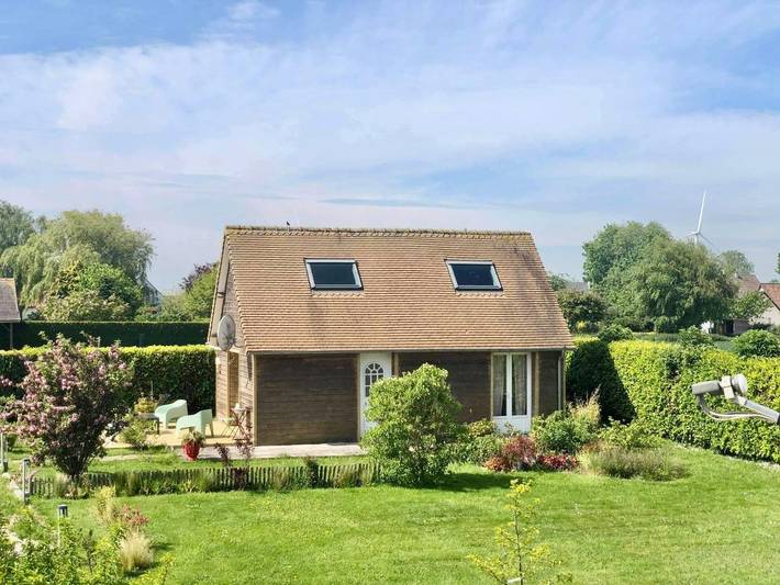 Location de vacances pour 4 personnes, avec piscine et jardin dans Ambrumesnil