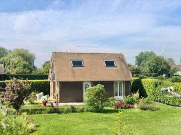 Gîte pour 4 personnes, avec jardin et piscine dans Ambrumesnil