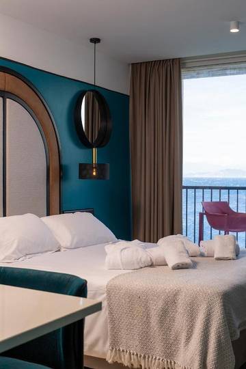 Hôtel pour 2 personnes, avec piscine et sauna ainsi que terrasse et vue, animaux acceptés dans Phare De La Pietra L Ile Rousse