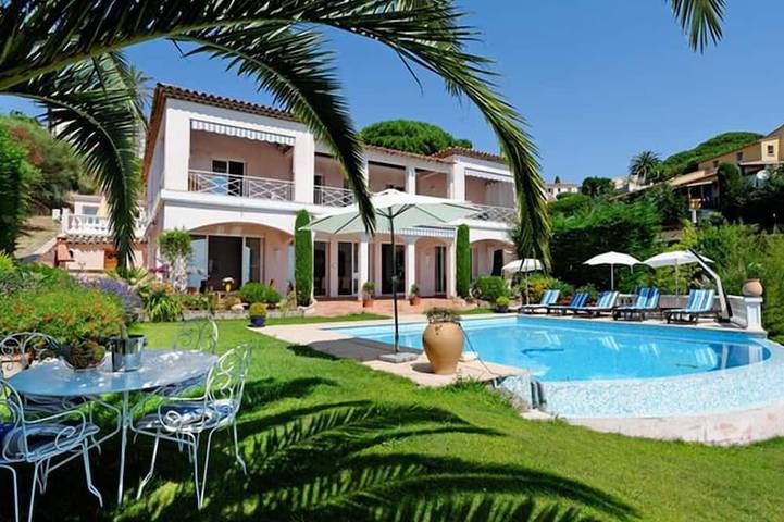 Maison de vacances pour 10 personnes, avec sauna et jardin ainsi que jacuzzi et piscine, animaux acceptés à Vallauris