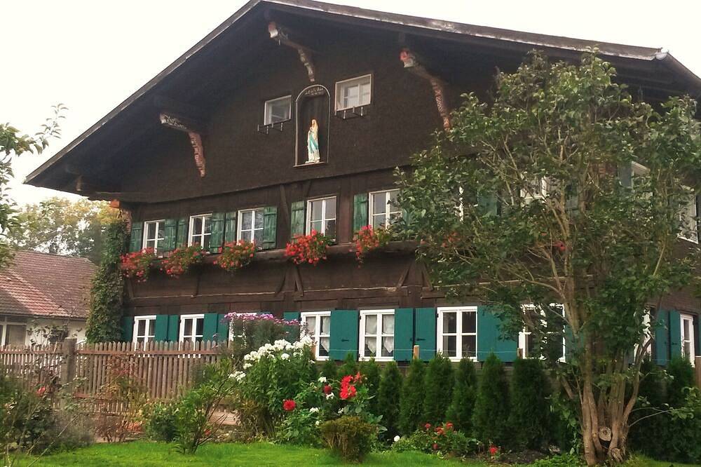 Ganze Wohnung, Liebevoll modernisierte, exclusive Ferienwohnung in historischem Bauernhaus in Görisried, Bayerisch Schwaben