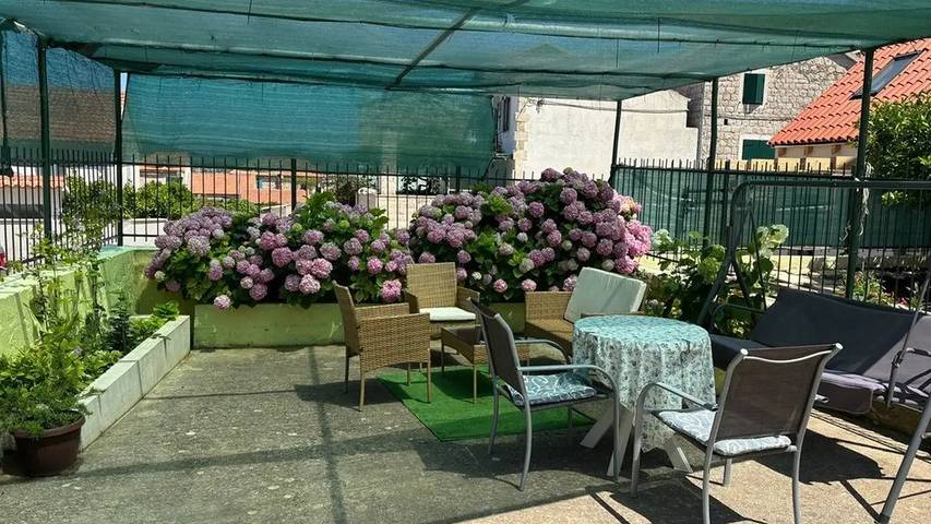 Iznajmljivanje smještaja za odmor za 2 osoba u Vis (Dalmacija)