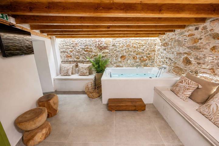 Ferienhaus für 8 Personen, mit Whirlpool und Garten auf Lesbos